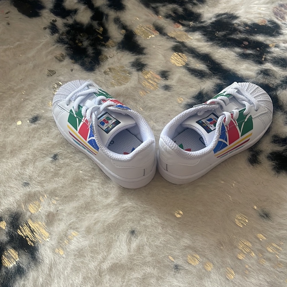 Shelltoe Adidas - Picture 2 of 4